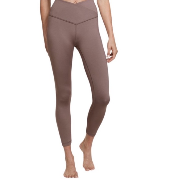 Victoria's Secret Pants - Victoria's Secret High Rise Live On Point Crossover 7/8 Length Leggings size 10